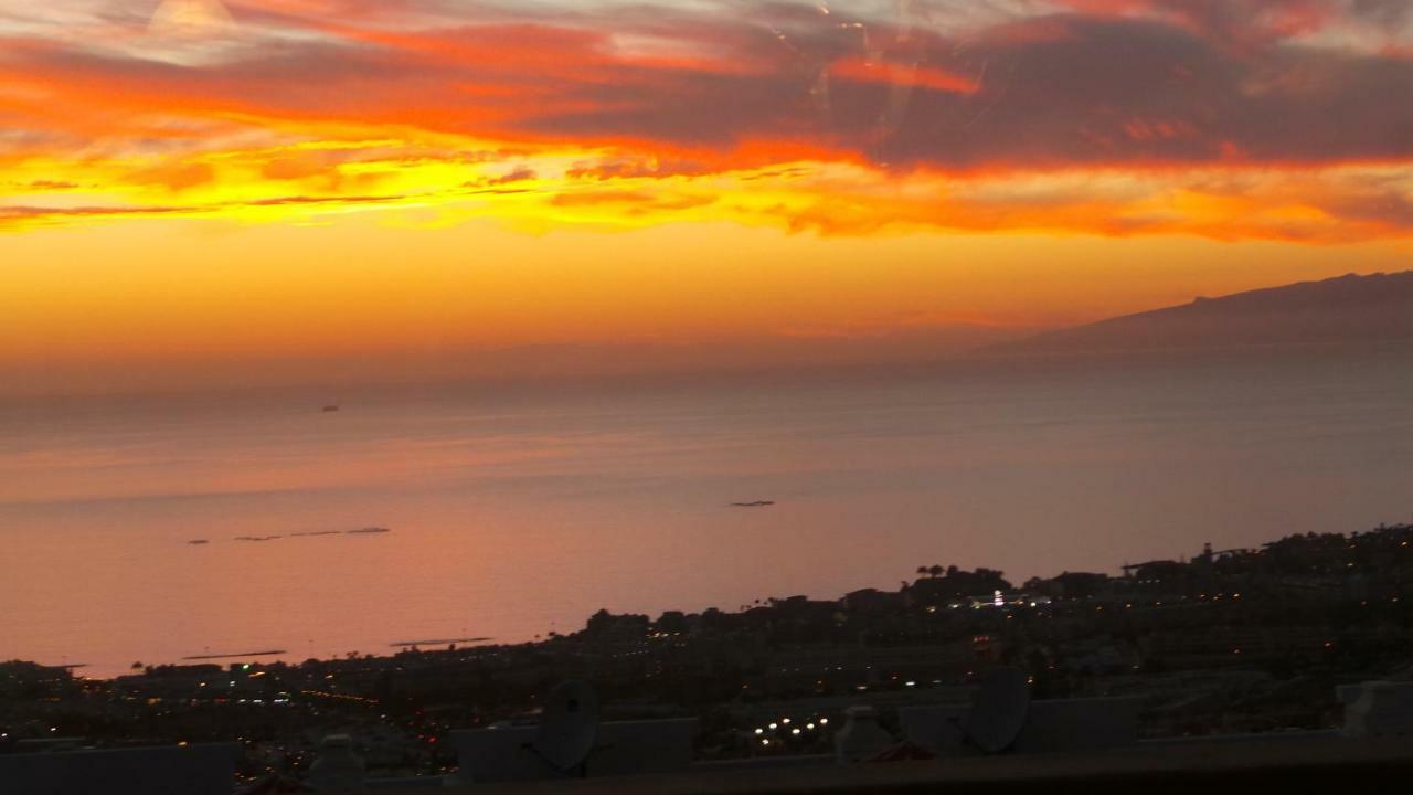 Sunset View And Pool In Paradise Адехе Екстериор снимка